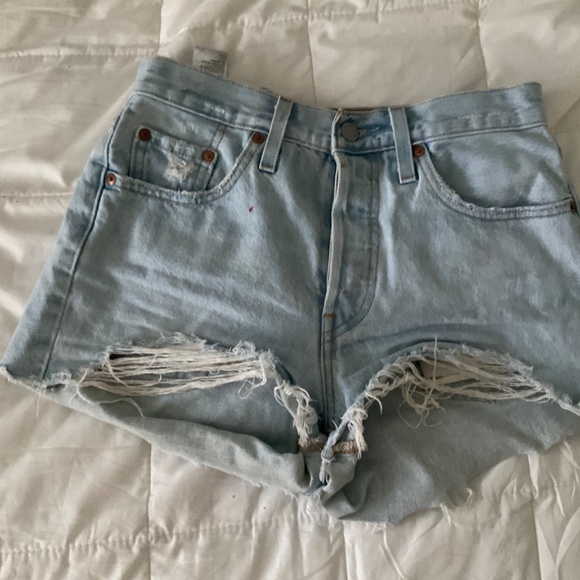 Levi’s shorts - Picture 2 of 2